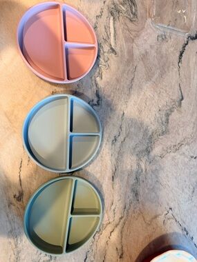 Mushie Set of 3 Round Divided Plates - Pink, Sage, Blue-Green